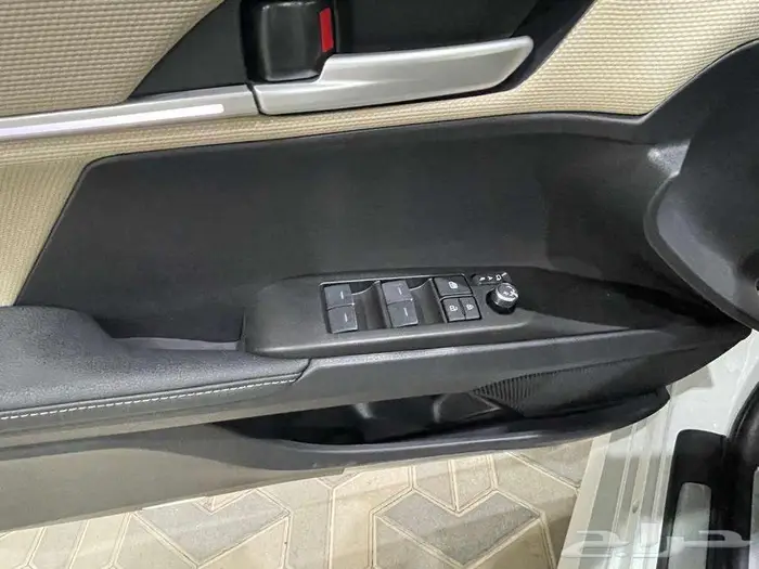 تويوتا كامرى LE بنزين موديل 2025 17