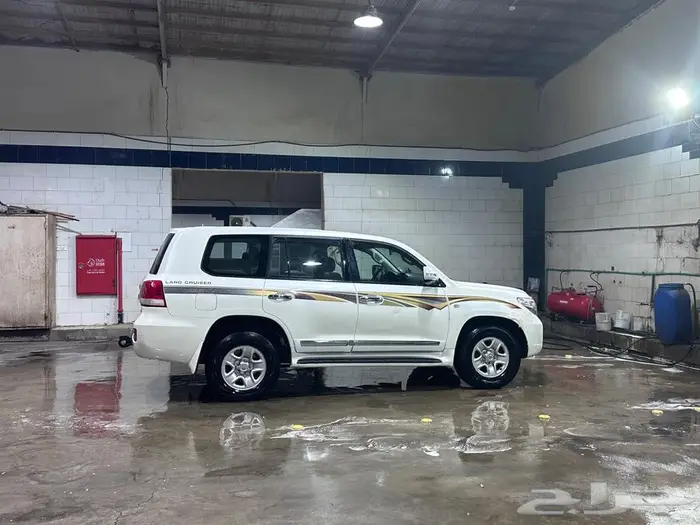 لاندكروزر 2011 نظيف عداد 4