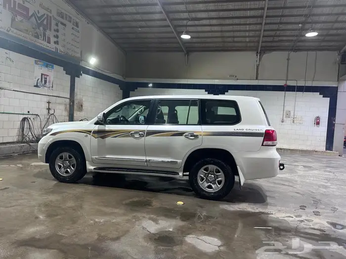 لاندكروزر 2011 نظيف عداد 3