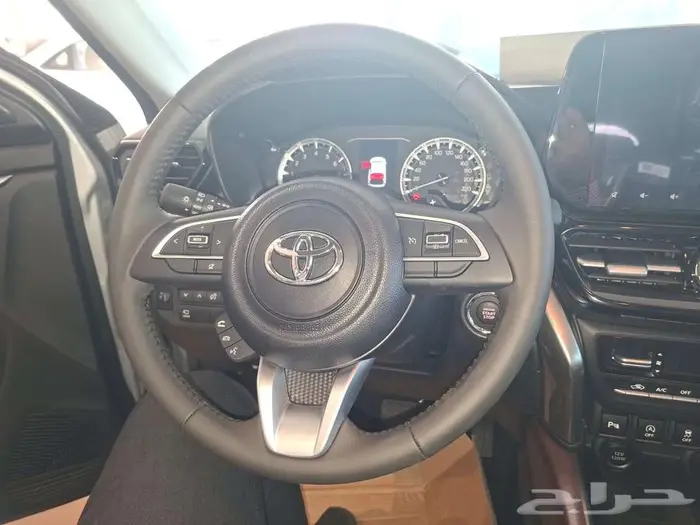 تويوتا اوربان كروزر 2025 فل كامل GLX 7