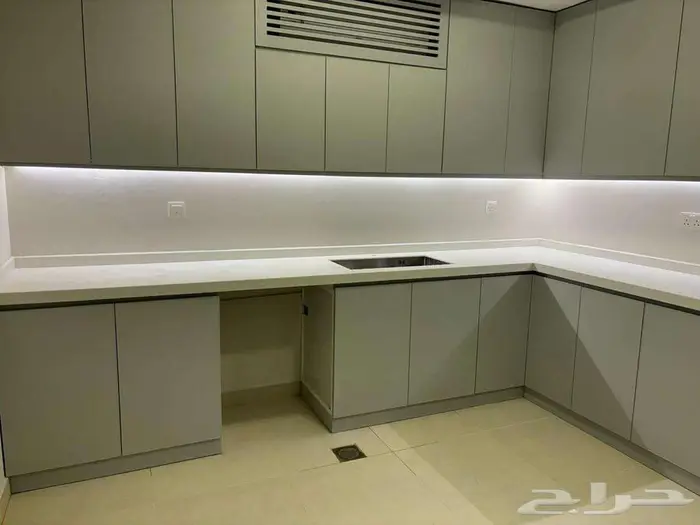 فيلا للإيجار في شارع خزامه بن يعمر 2