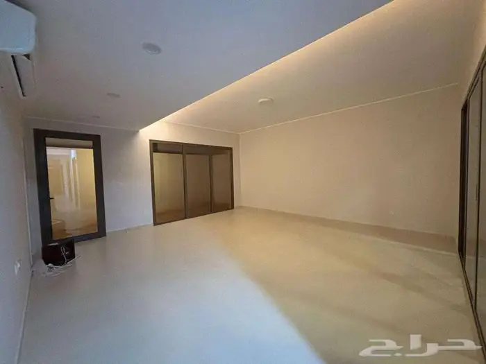 فيلا للإيجار في شارع خزامه بن يعمر 0