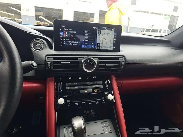 2024 Lexus IS 500 F SPORT Performance Premium شبه اصفار 9