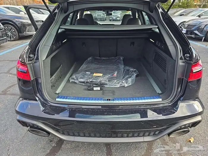 2025 Audi RS 6 Avant اصفار 15