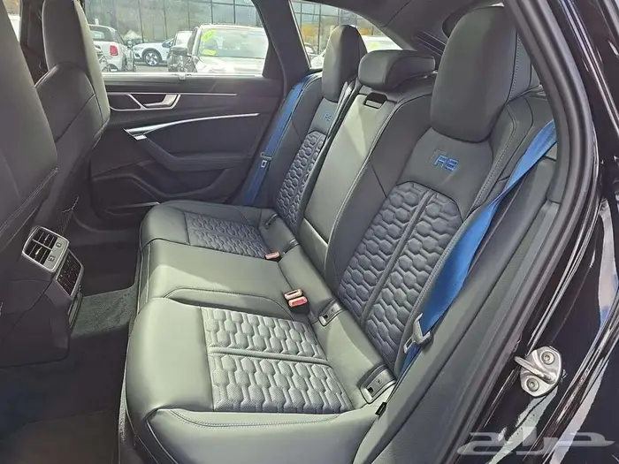 2025 Audi RS 6 Avant اصفار 12