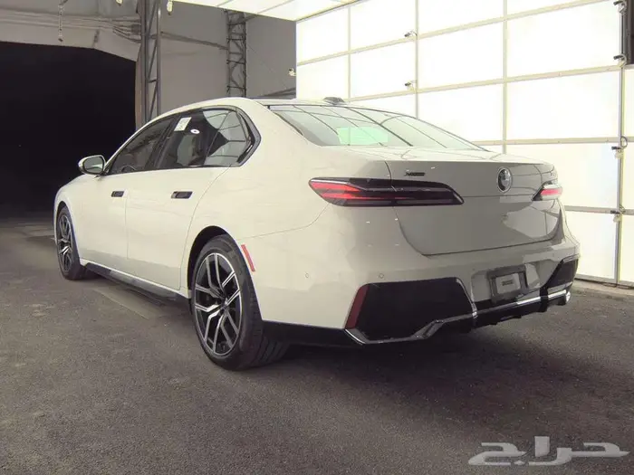 BMW 740i xDrive 2025 بي ام دبليو ممشى 15000 كيلو للاستيراد 2