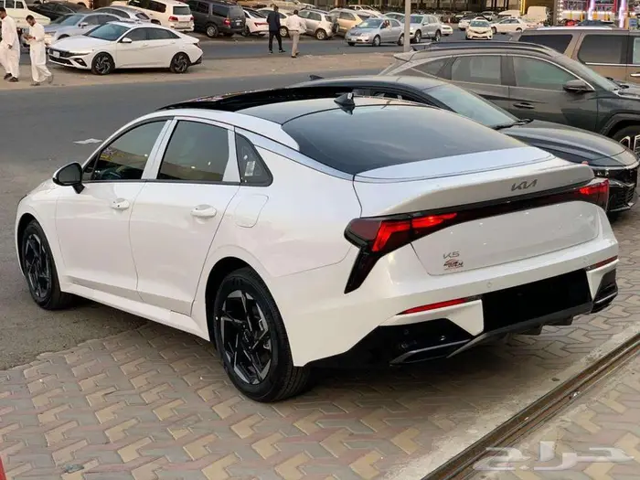 كيا كي 5 استاندر مطور بانوراما 2025 ابيض و رمادي و احمر 3