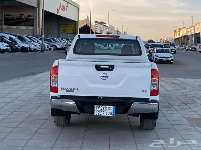 نيسان نيفارا تماتيك بنزين 2016 4