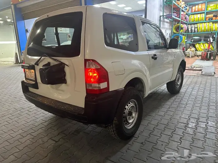 للبيع جيب باجيرو ربع 2005 3.8 4