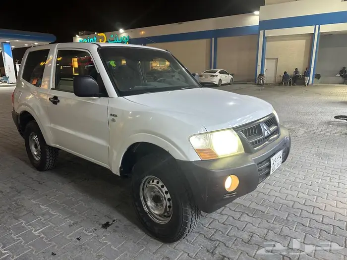 للبيع جيب باجيرو ربع 2005 3.8 3