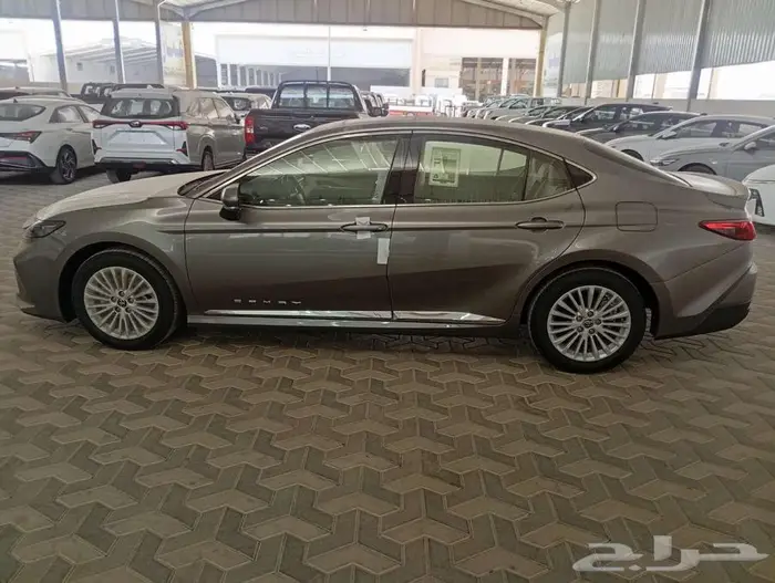 تويوتا كامرى LE بنزين موديل 2025 4