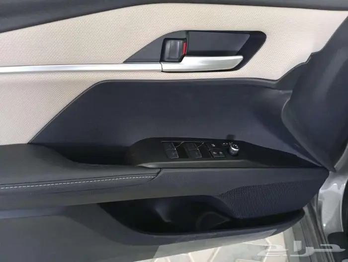 تويوتا كامرى LE بنزين موديل 2025 12