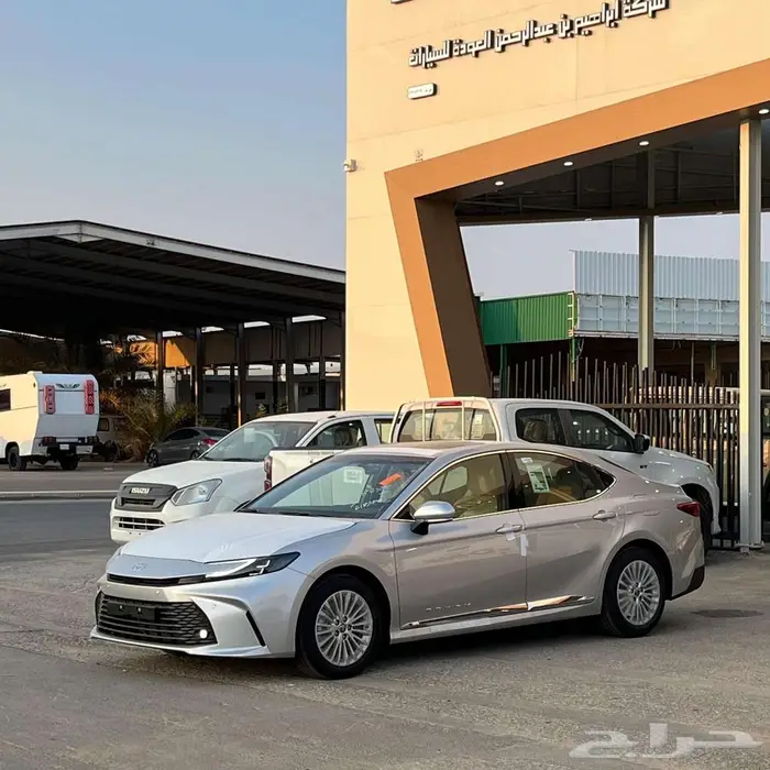 كامري E بنزين و LE بنزين وهايبرد 2025 كاش و اقساط 0