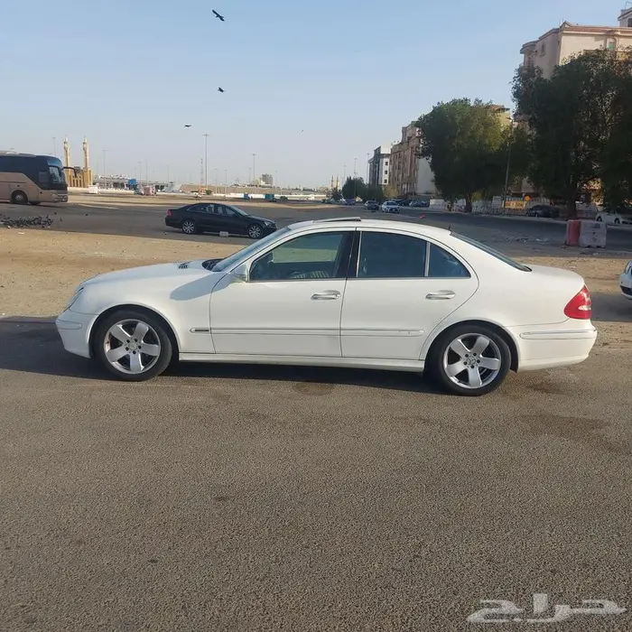 للبيع مرسيدس E240 موديل 2005 نظيفة جدا 3