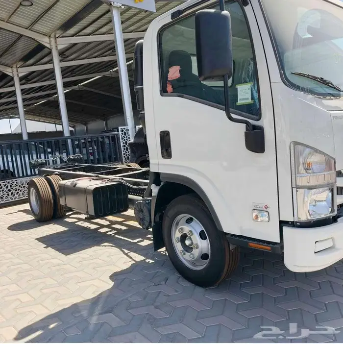 ايسوزو دينا 4 طن شاص طول 4.95 متر 2