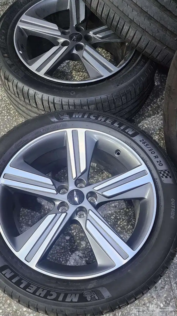 جنوط جنسس GV 80 مع كفرات مشلان2024اصلي وكاله 0