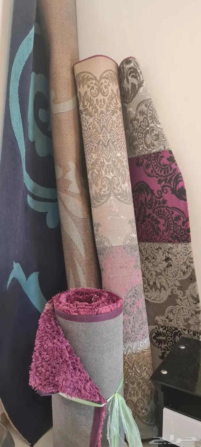 اغراض بيبي مستخدمه شبه جديده . طاوله تلفزيون سجاد 3 قطع 0