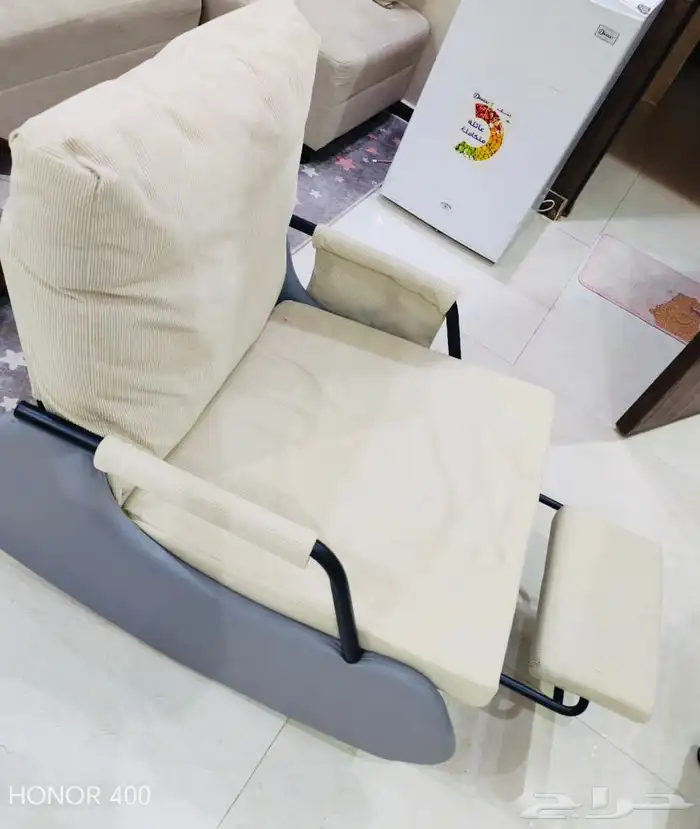 كرسي هزاز وكرسي قيمنق شبه جديد ونظيفه 1