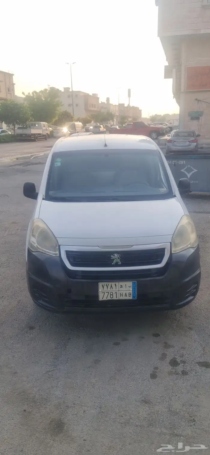 باص بيجو 2016 بضاعه 3