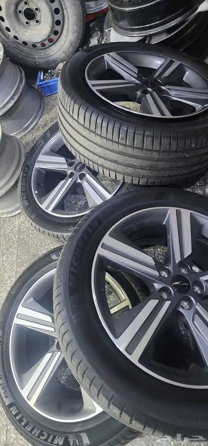 جنوط جنسس GV 80 مع كفرات مشلان2024اصلي وكاله 5