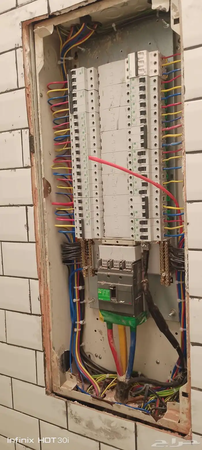 كهربائي لجميع الاعمال الكهربائيه شقق فللل عماير.محلات واجهات 0