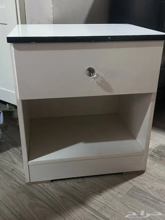 تسريحة مع كرسي و اثنين كمدينو 5