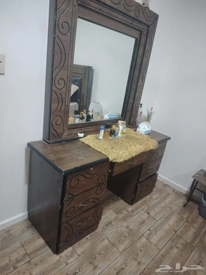 غرفه نوم للبيع سرير ودولاب تسريحة بدون مرتبه 2