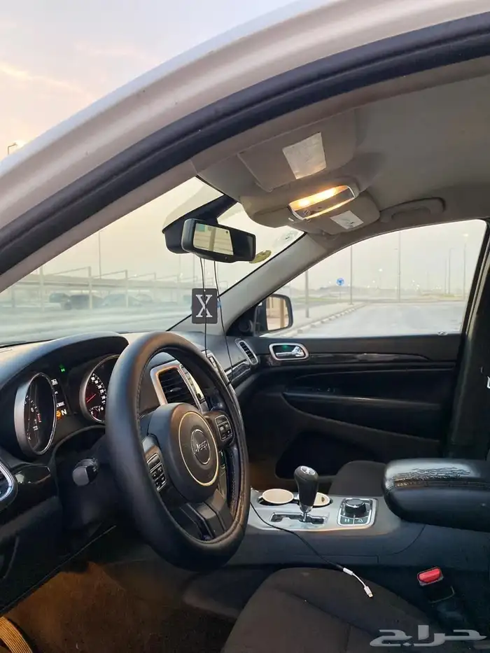 للبيع جيب جراند شروكي لريدو دبل موديل 2011 7