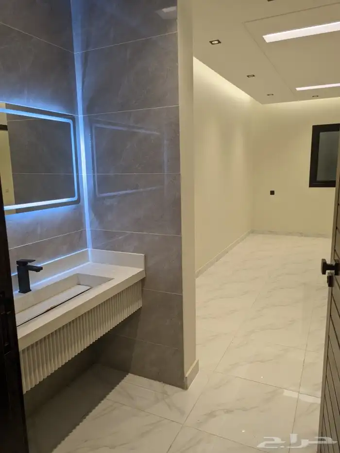 شقة فاخرة للايجار درب الحرمين 8