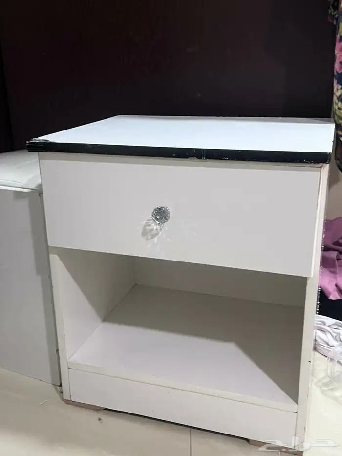 تسريحة مع كرسي و اثنين كمدينو 4