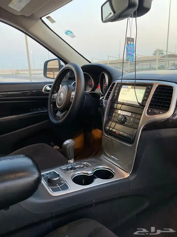 للبيع جيب جراند شروكي لريدو دبل موديل 2011 3