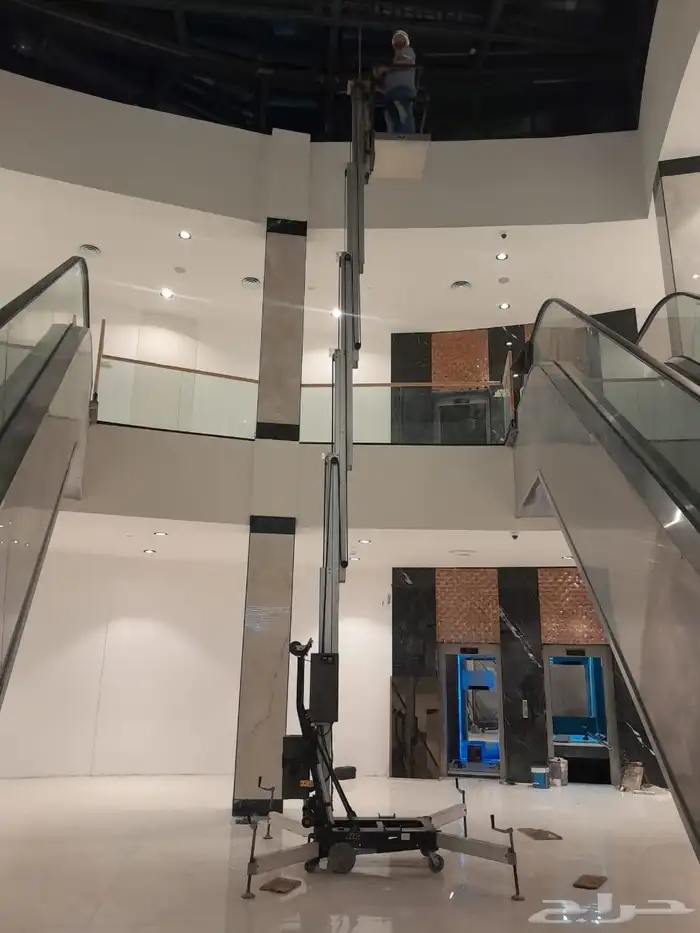 سلم عمودي كهربائي ارتفاع 12 متر وزنه نص طن للايجار 2