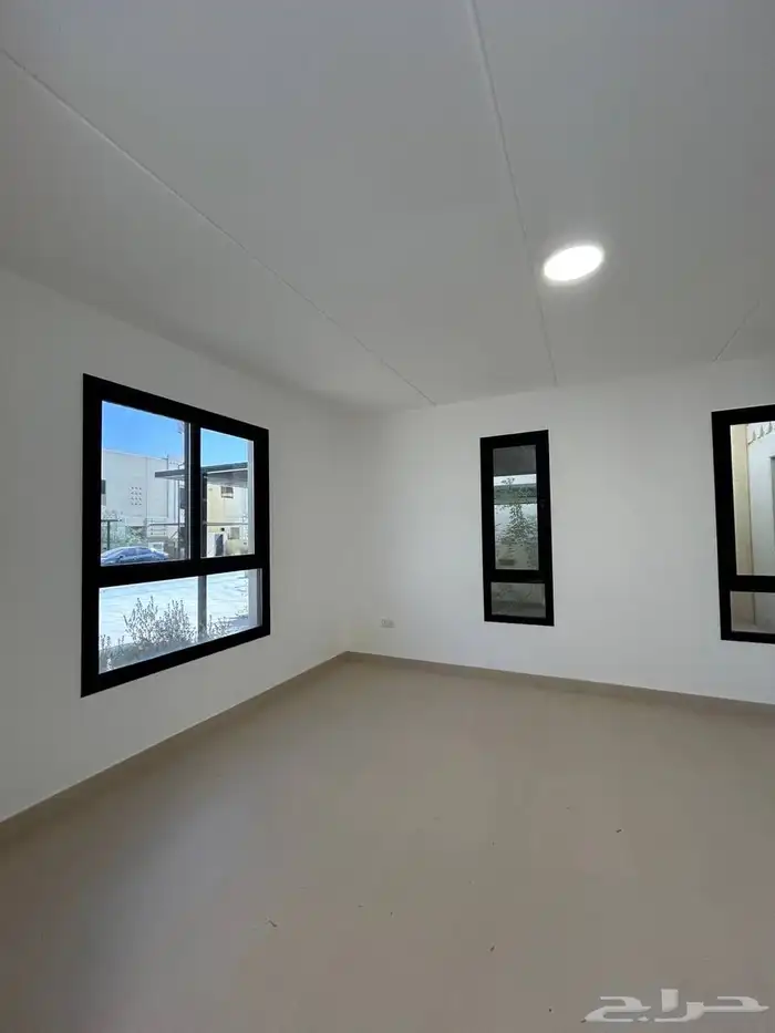 فلة فاخرة للبيع حي سدرة روشن 8