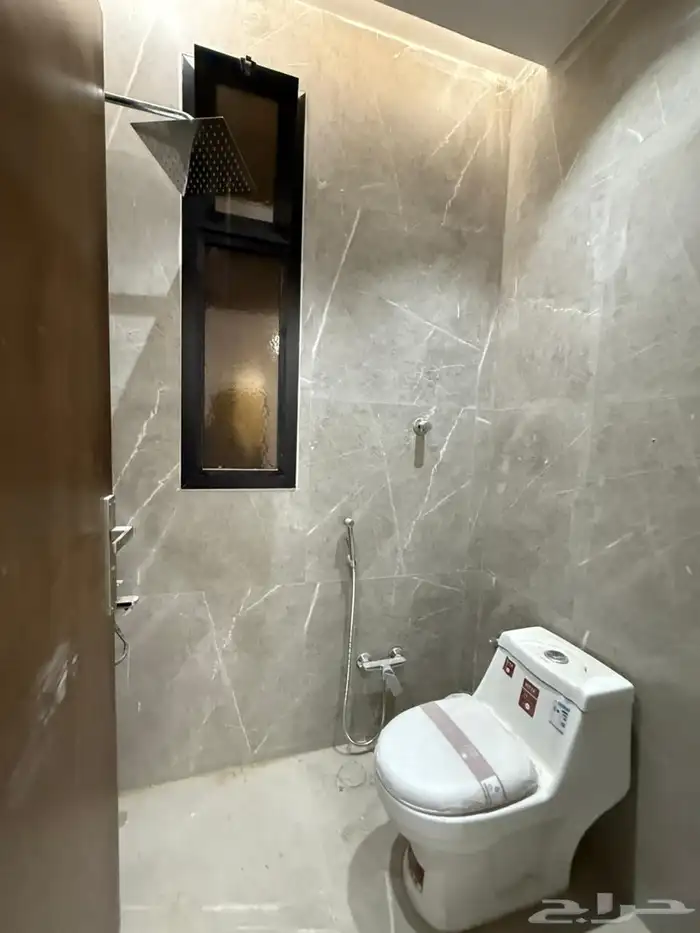 للبيع فيلا روف علوي حي الفلاح بمدخل خاص وسعر مميز 2