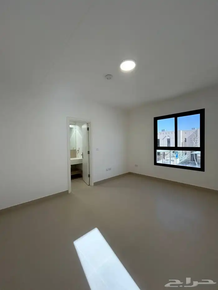 فلة فاخرة للبيع حي سدرة روشن 17