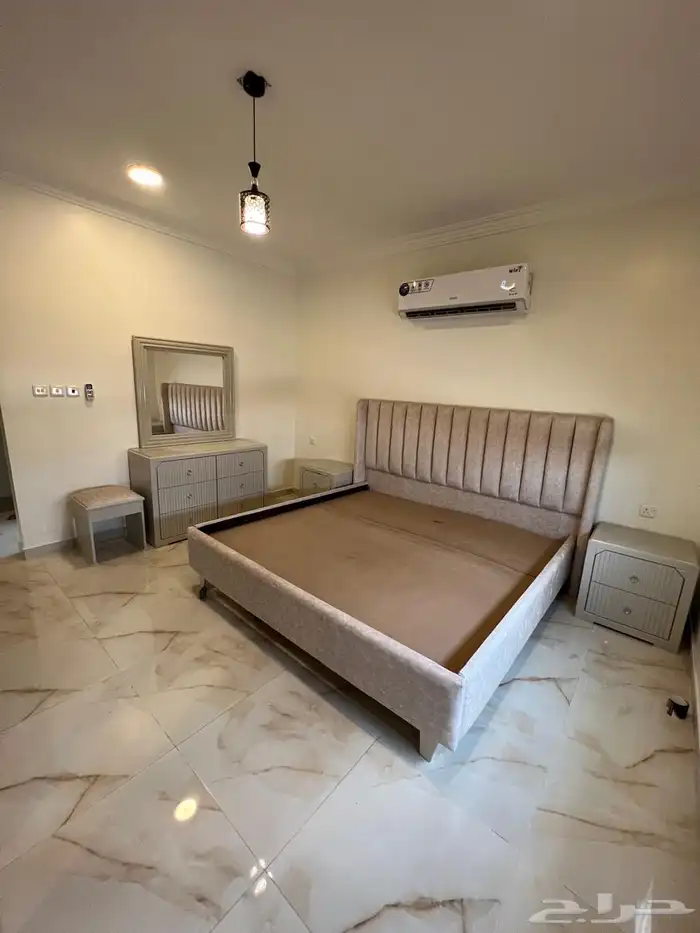 للبيع غرفة نوم مستخدمه 1