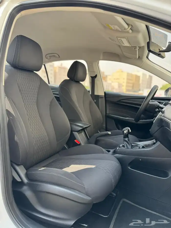 مجموعة من 10 سيارات MG 5 موديل 2023 السعر من 26000 الف 19