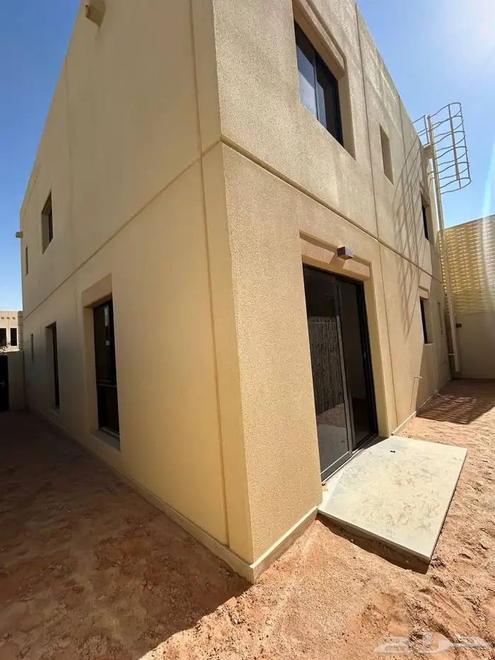 فلة فاخرة للبيع حي سدرة روشن 7