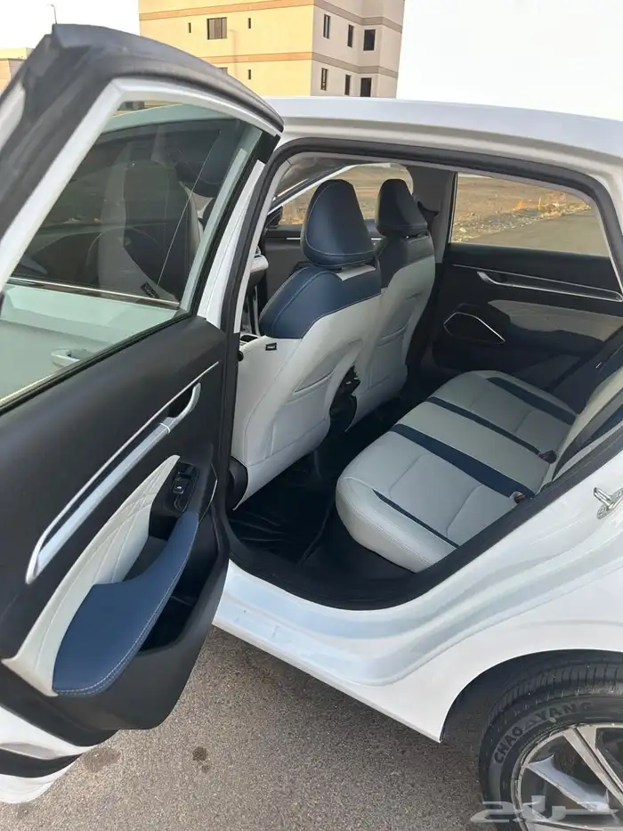 جيلي امجراند وكالة 3