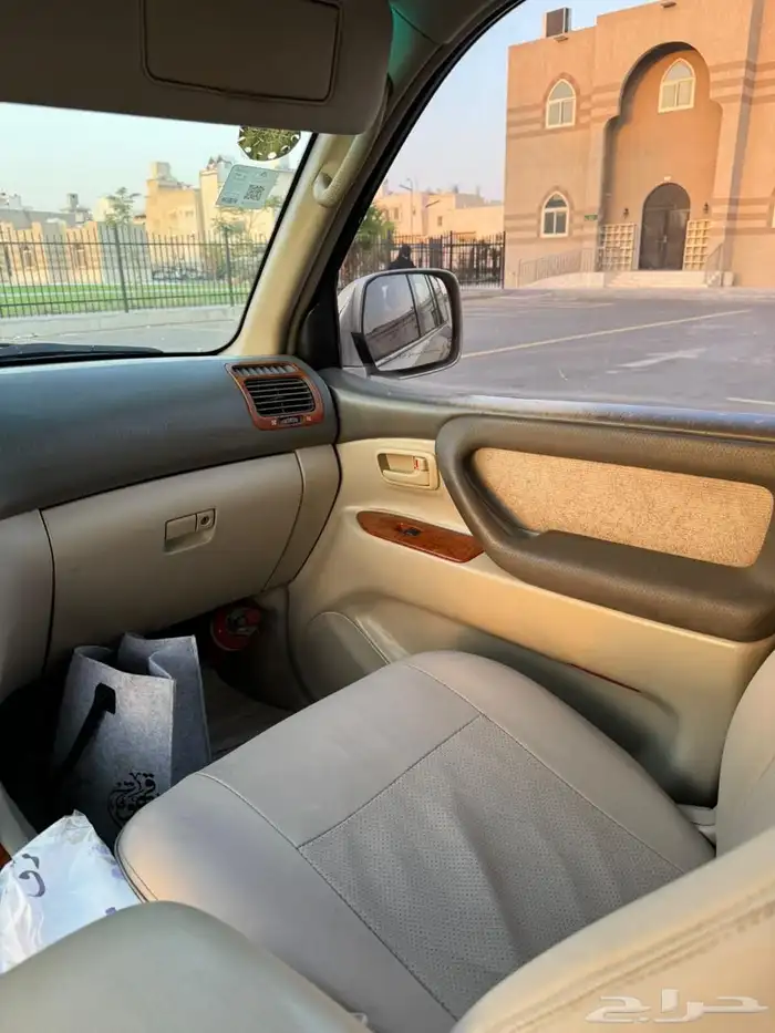 لاندكروزر 2005 فل كامل للبيع 5