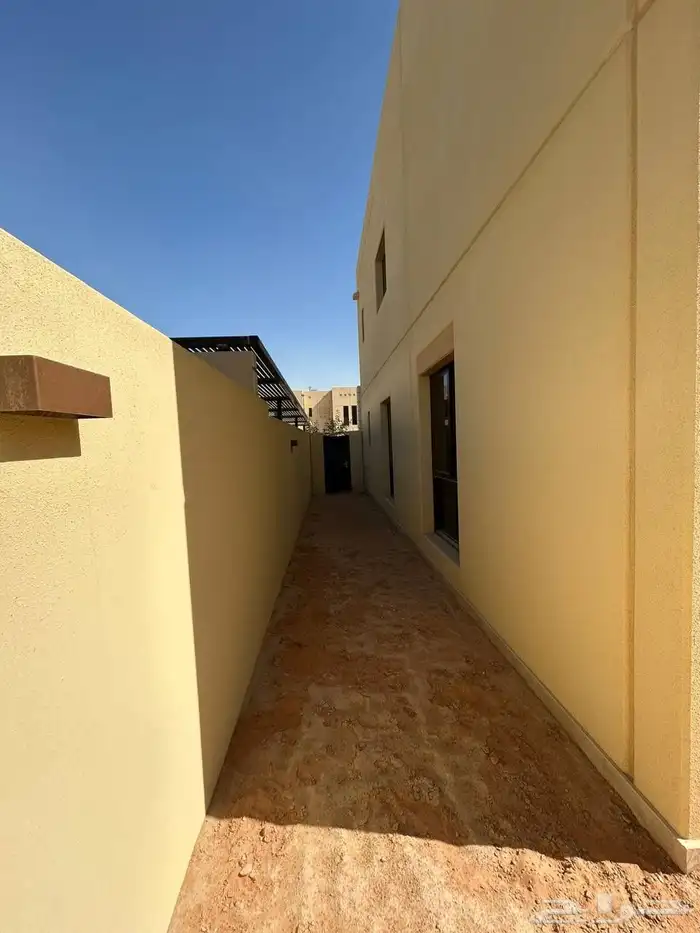 فلة فاخرة للبيع حي سدرة روشن 4