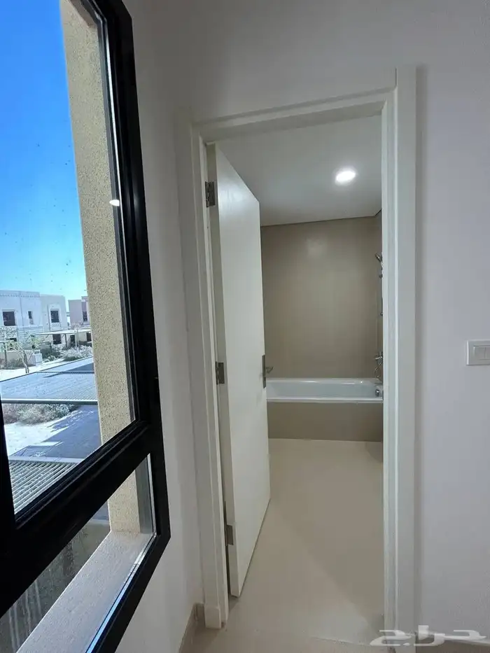 فلة فاخرة للبيع حي سدرة روشن 10