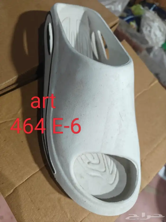 للبيع جزمات اسبورت وا اسليبر بي أسعار الجمله 81