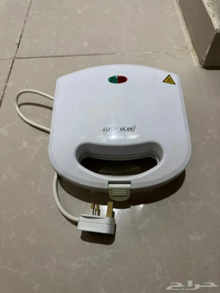 صانعة ساندوتشات و الة بخار 1