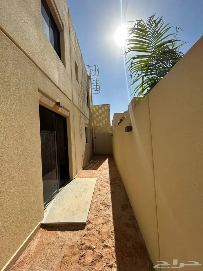 فلة فاخرة للبيع حي سدرة روشن 5