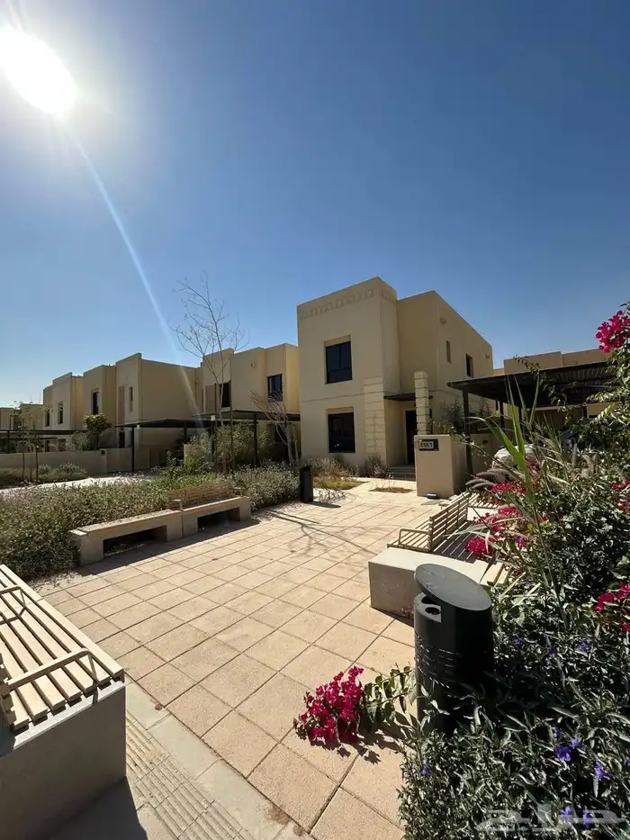 فلة فاخرة للبيع حي سدرة روشن 0