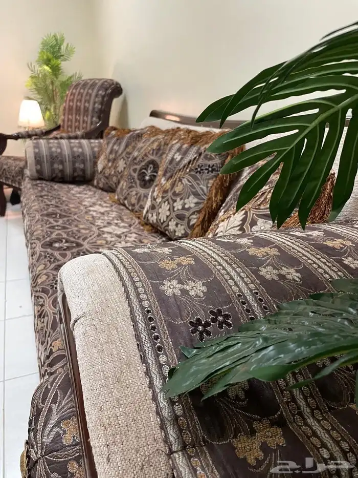 طقم كنب بحاله ممتازه 4