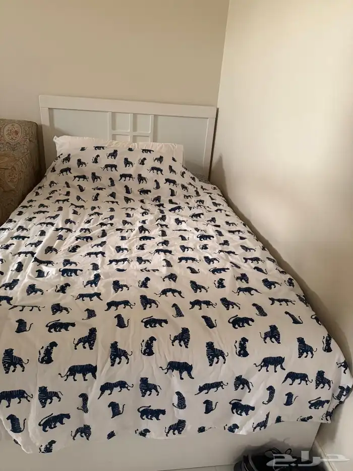 مكتبين وسريرين 0