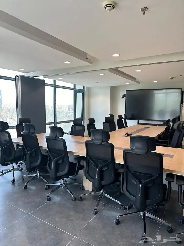 مكاتب مؤثثة فاخرة 0