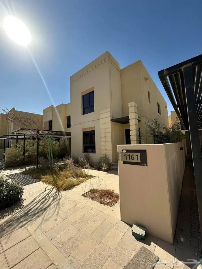 فلة فاخرة للبيع حي سدرة روشن 1